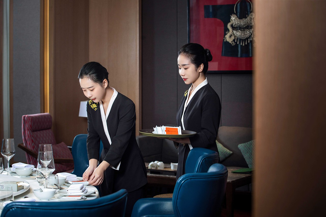 光影與聲韻的共鳴 探索餐飲服務(wù)攝影在天然臺(tái)1908的錄音藝術(shù)之旅